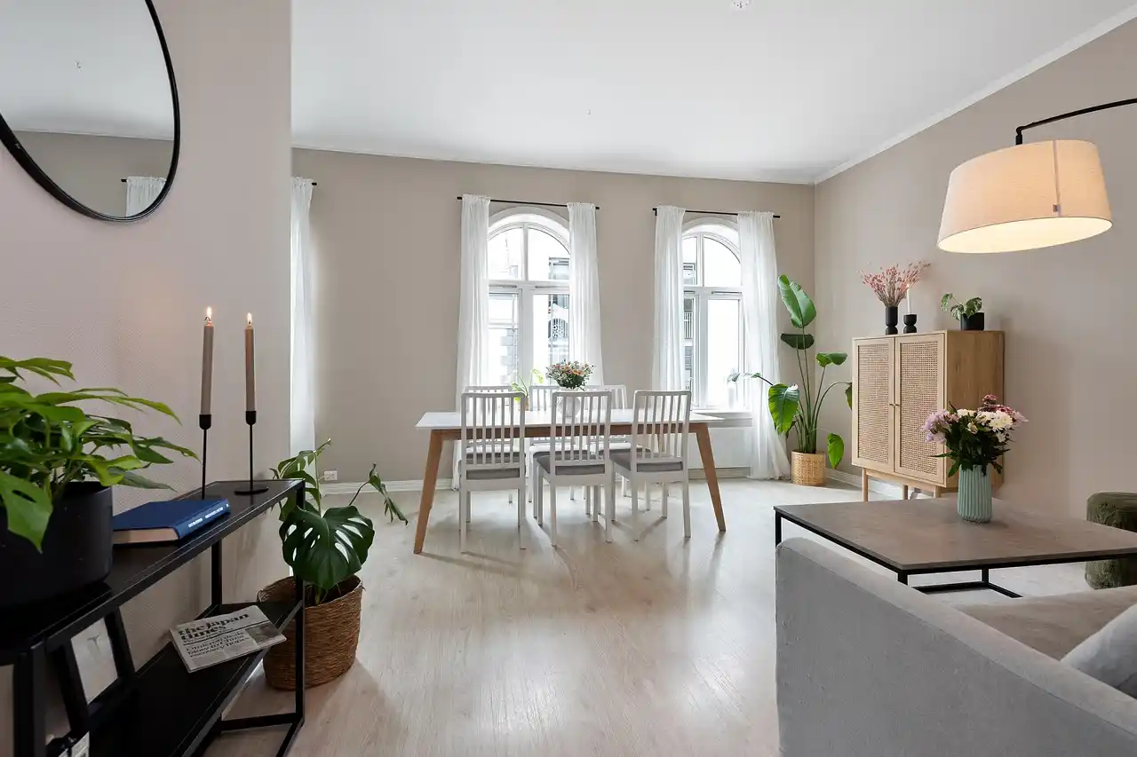 Home Window Tint: Save Energy & UV